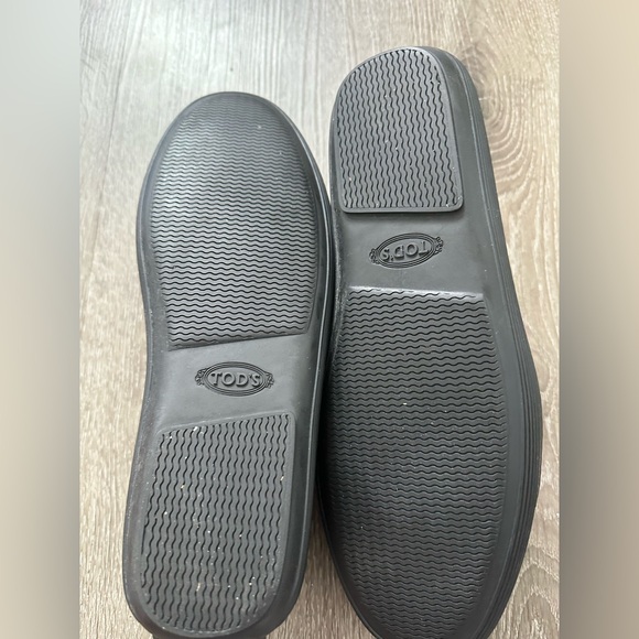 Tod's Men's Black Leather Slip-On Loafers - Picture 9 of 11